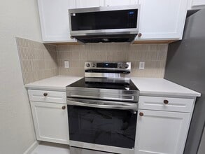 6137 Metrowest Blvd, Unit 6137 Metrowest Blvd. #308 in Orlando, FL - Building Photo - Building Photo