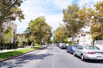 Sycamore Villas in Los Angeles, CA - Building Photo - Other