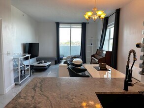 3000 Coral Wy in Coral Gables, FL - Foto de edificio - Building Photo