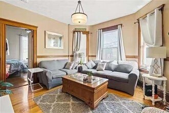 19 Jaques St, Unit 1 in Somerville, MA - Building Photo - Building Photo