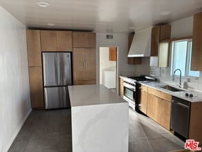 366 1/2 E Hillsdale St in Inglewood, CA - Building Photo - Building Photo