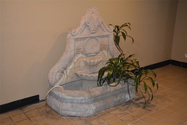 7575 Kirby Dr photo'