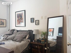 222 Thompson St in New York, NY - Building Photo - Building Photo
