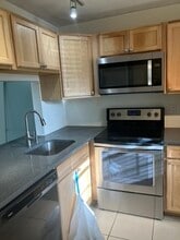 9480 Poinciana Pl, Unit 103 in Davie, FL - Building Photo - Building Photo