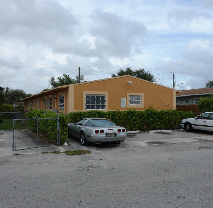 2319 Farragut St in Hollywood, FL - Building Photo