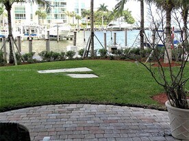 3340 NE 190th St in Miami, FL - Building Photo