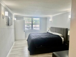 13000 SW 92nd Ave, Unit B113 in Miami, FL - Building Photo - Building Photo