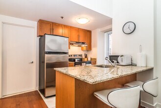 1061 Rue St-Alexandre in Montréal, QC - Building Photo - Building Photo