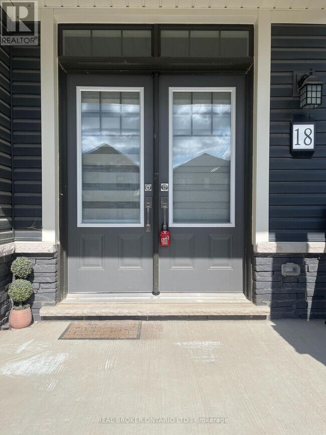 18 McLaren Ave in Brantford, ON - Building Photo - Building Photo