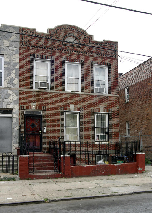 676 Sheffield Ave in Brooklyn, NY - Building Photo