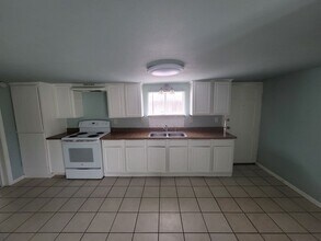 4114 Avenue S 1/2-Unit -Unit #C in Galveston, TX - Building Photo - Building Photo