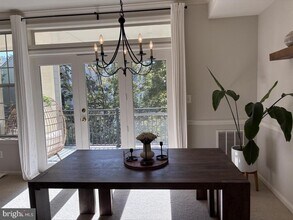 1334 Garden Wall Cir in Reston, VA - Building Photo - Building Photo