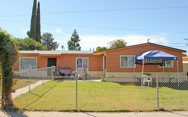 1060-1062 E 2nd Ave in Escondido, CA - Building Photo - Building Photo