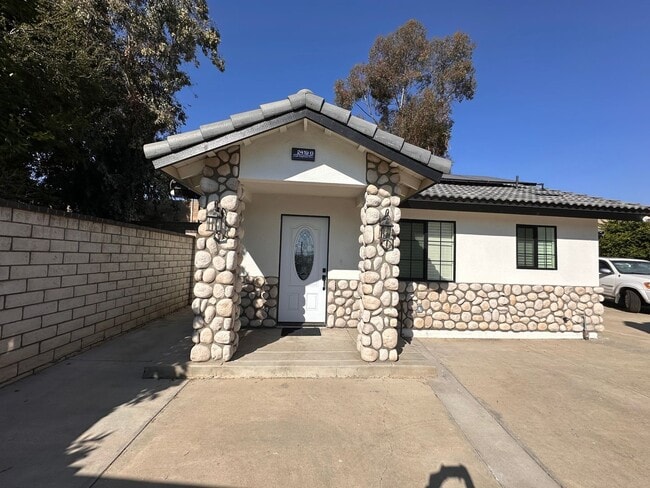 2419 S Raymond Pl in Ontario, CA - Building Photo - Building Photo