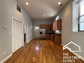 737 N May St in Chicago, IL - Building Photo - Building Photo