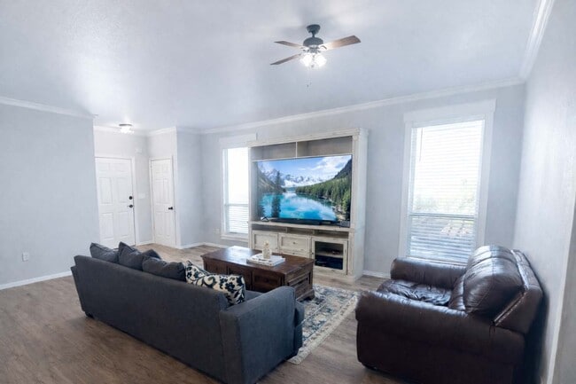 505 S 1st St in Grandview, TX - Building Photo - Building Photo