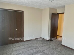 6515 Uebelhack Rd in Mount Vernon, IN - Building Photo - Building Photo