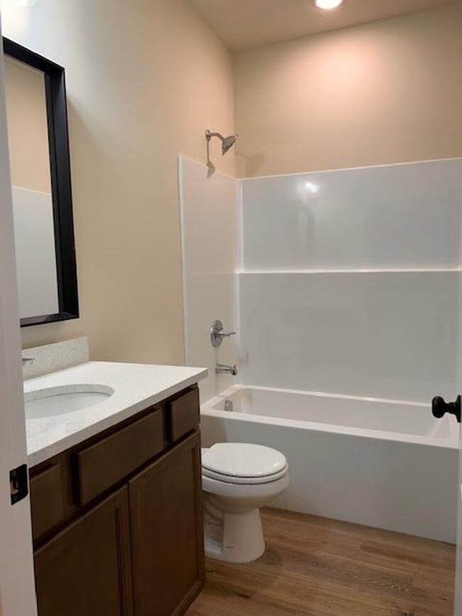 483 E Harper St in Valley Center, KS - Building Photo - Building Photo