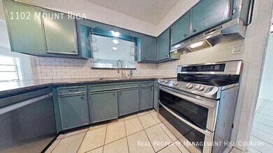 1102 Mt Riga Dr in San Antonio, TX - Building Photo - Building Photo