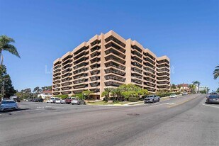230 W Laurel St in San Diego, CA - Building Photo