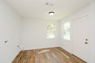 4708 Los Angeles St in Houston, TX - Building Photo - Building Photo
