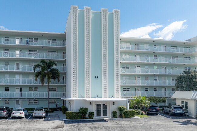 Lands End in North Palm Beach, FL - Building Photo - Building Photo