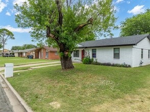 2009 Broadway St in Waco, TX - Building Photo - Building Photo