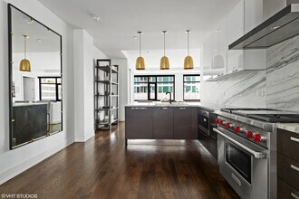 668 N Kingsbury St in Chicago, IL - Building Photo - Building Photo