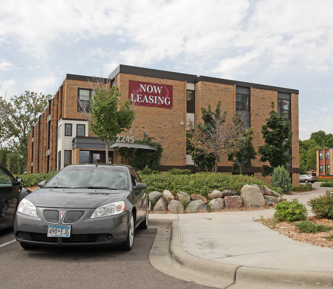 Sienna Green Apartments in Roseville, MN - Foto de edificio - Building Photo