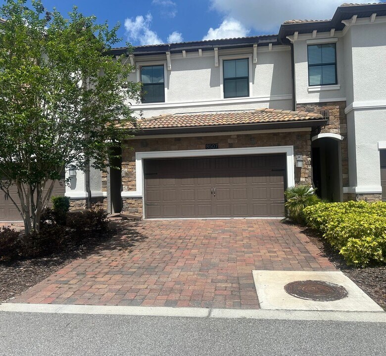 8507 Honors St in Davenport, FL - Building Photo