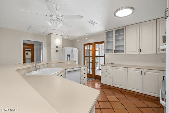 48 Republic Dr in Naples, FL - Building Photo - Building Photo