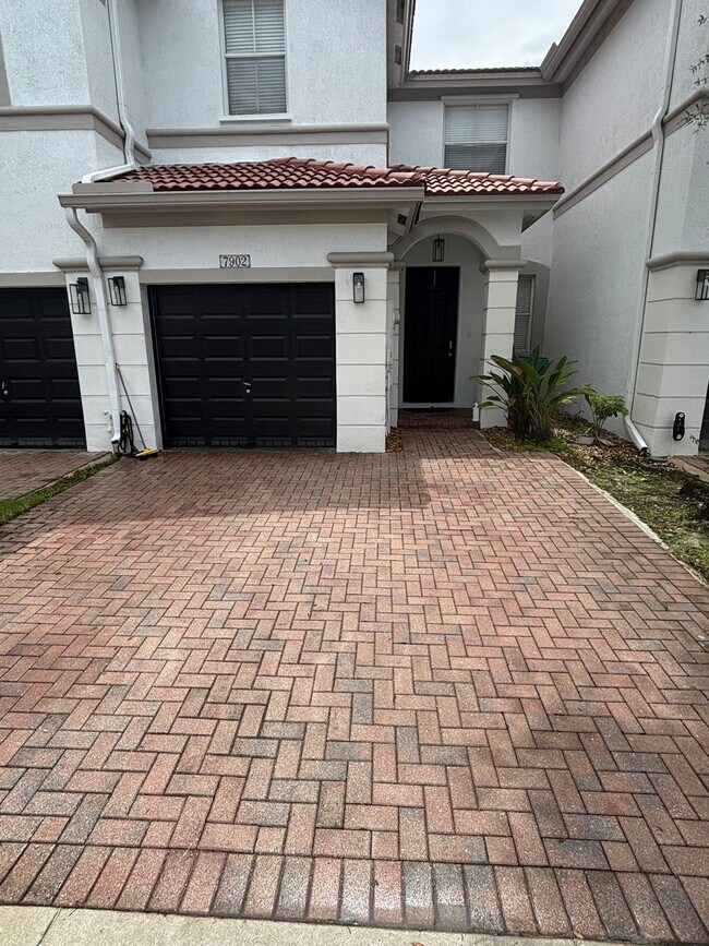 property at 7902-nw107 NW 107 Ct