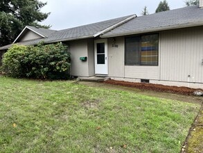 2100 Amirante St in Eugene, OR - Building Photo - Building Photo