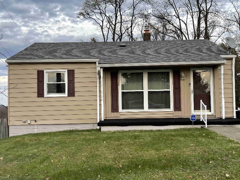 104 Cunningham Ln in Steubenville, OH - Building Photo