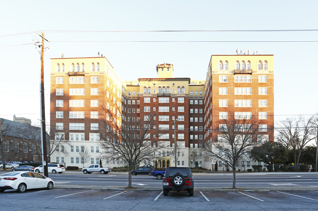 Briarcliff Summit Apartments in Atlanta, GA - Foto de edificio - Building Photo