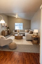 309 N 10th St in Selah, WA - Building Photo