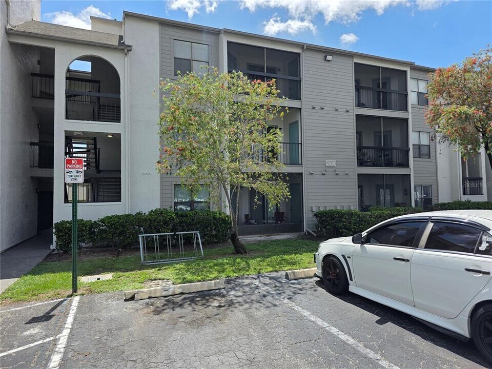 2030 Cascades Blvd in Kissimmee, FL - Building Photo
