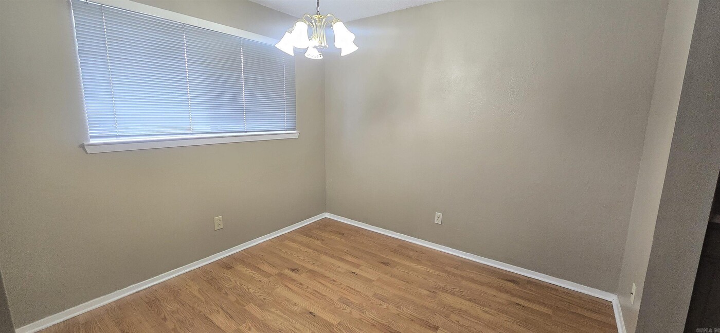 411 Shadow Oaks Dr in Sherwood, AR - Building Photo