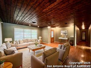 1305 San Jacinto St in Castroville, TX - Building Photo - Building Photo