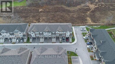 33 Barley Ln in Hamilton, ON - Building Photo - Building Photo