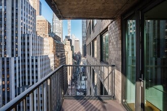230 W 55th St in New York, NY - Building Photo - Building Photo