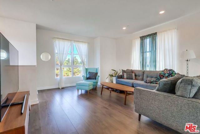 2700 E Chaucer St in Los Angeles, CA - Building Photo - Building Photo