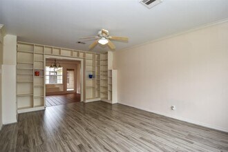 4605 Pine St in Bellaire, TX - Building Photo - Building Photo
