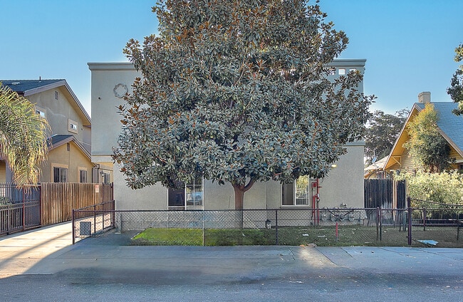 3105 Walton Ave, Unit A in Los Angeles, CA - Building Photo - Building Photo