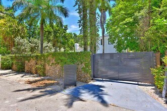 3573 Linden Ln in Miami, FL - Foto de edificio - Building Photo