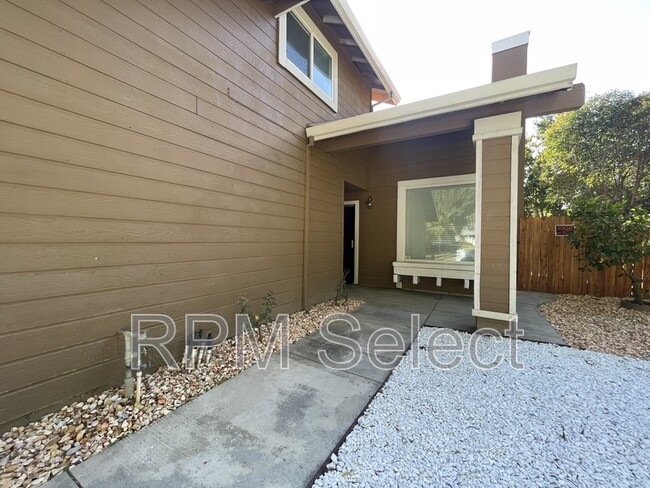 1092 Millet Way in Sacramento, CA - Building Photo - Building Photo