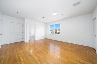 528 47th St in Union City, NJ - Building Photo - Building Photo