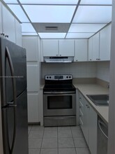 1200 West Ave, Unit 1516 in Miami Beach, FL - Building Photo - Building Photo