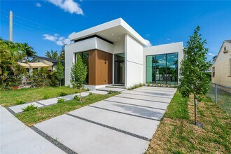424 NW 43rd St in Miami, FL - Building Photo - Building Photo