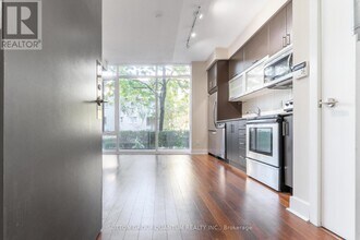 90 Stadium Rd in Toronto, ON - Building Photo - Building Photo
